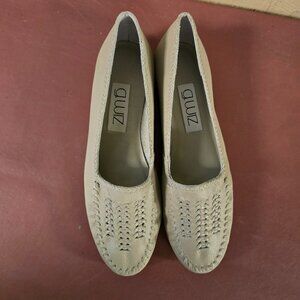 New Womens Light Taupe Leather Flats 8.5 9 10